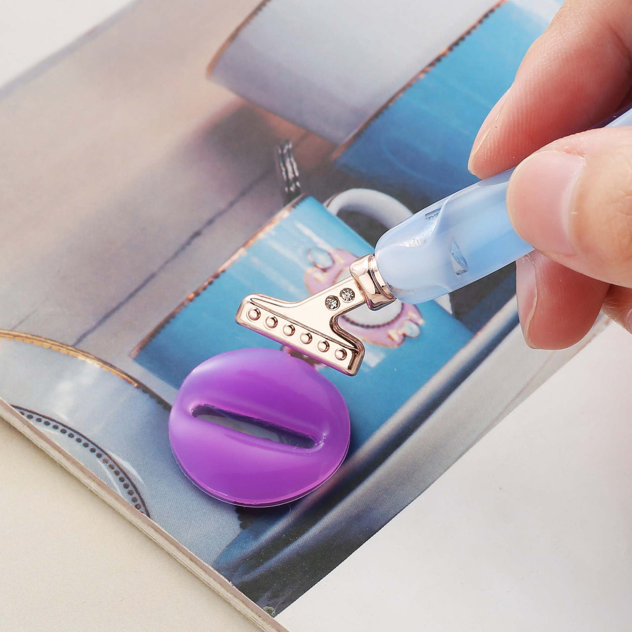 Diamond painting pen with metal replacement tips 